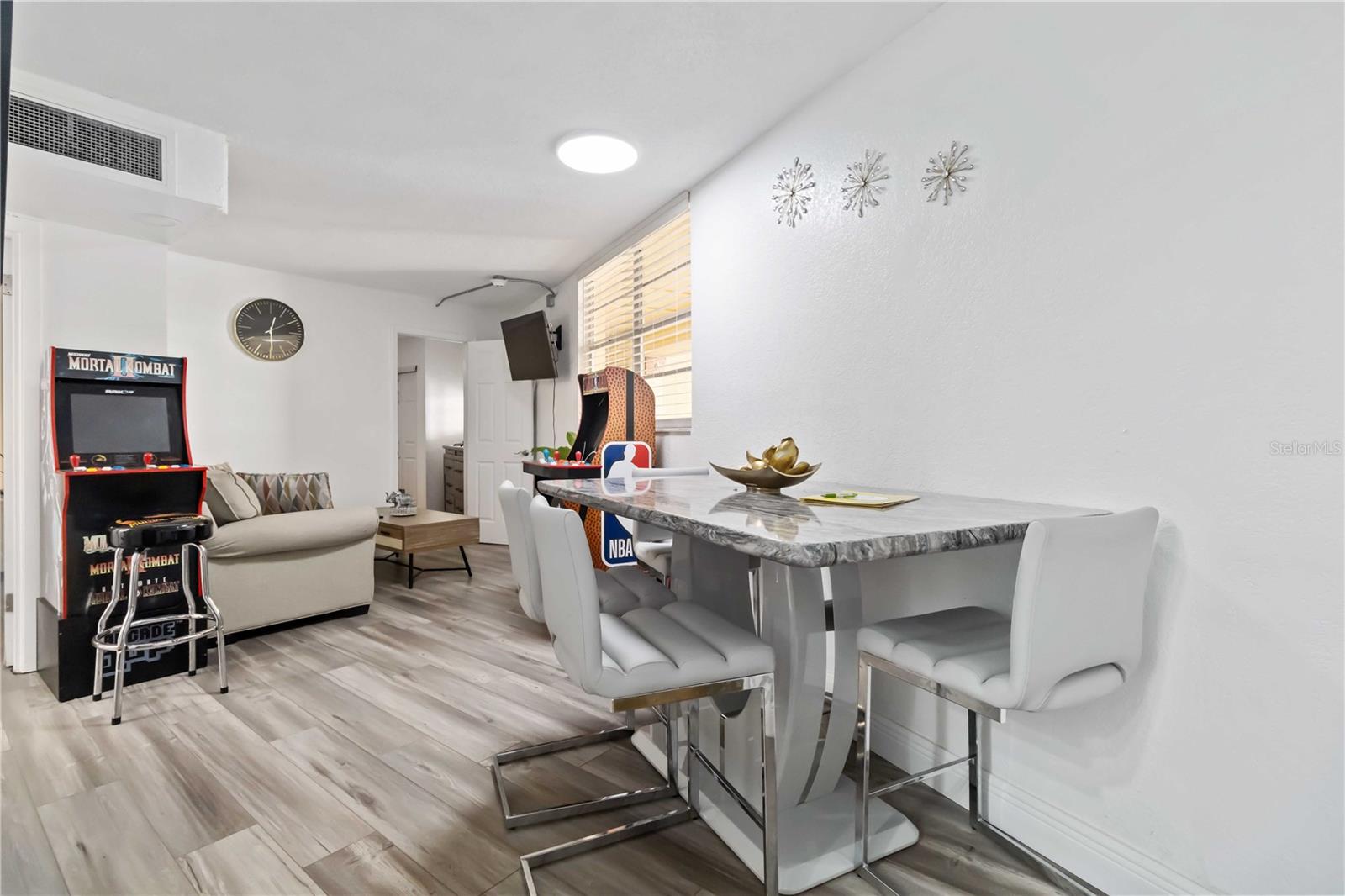 O6343907 Property Photo