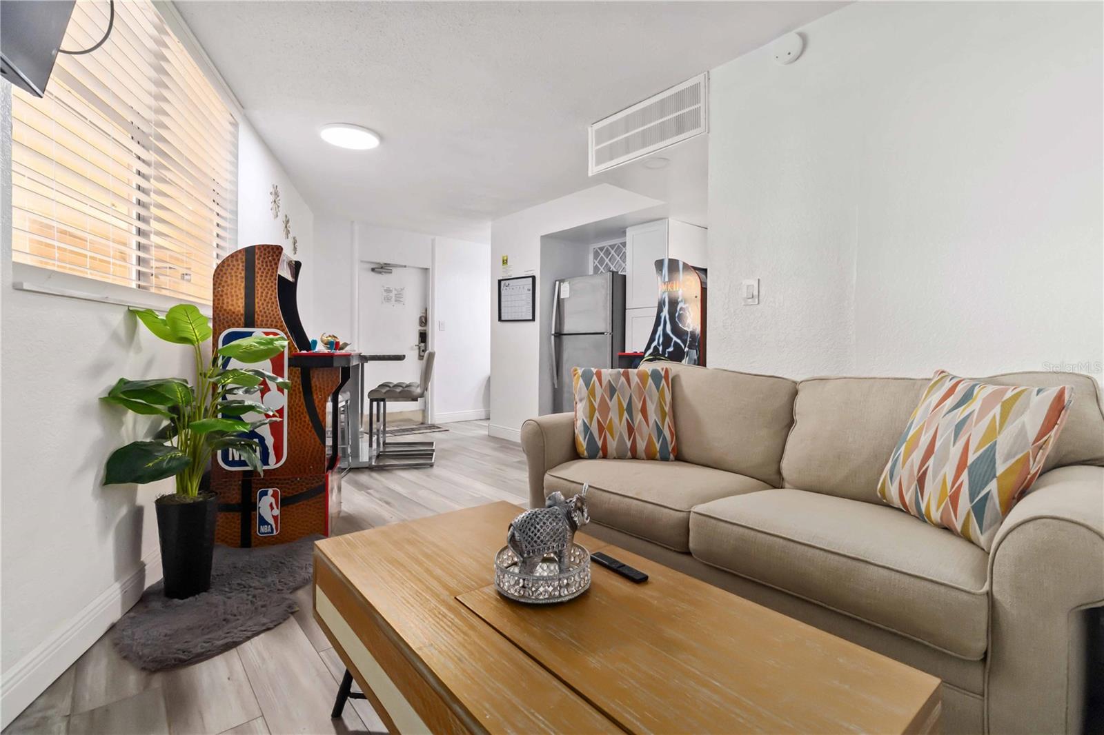 O6343907 Property Photo