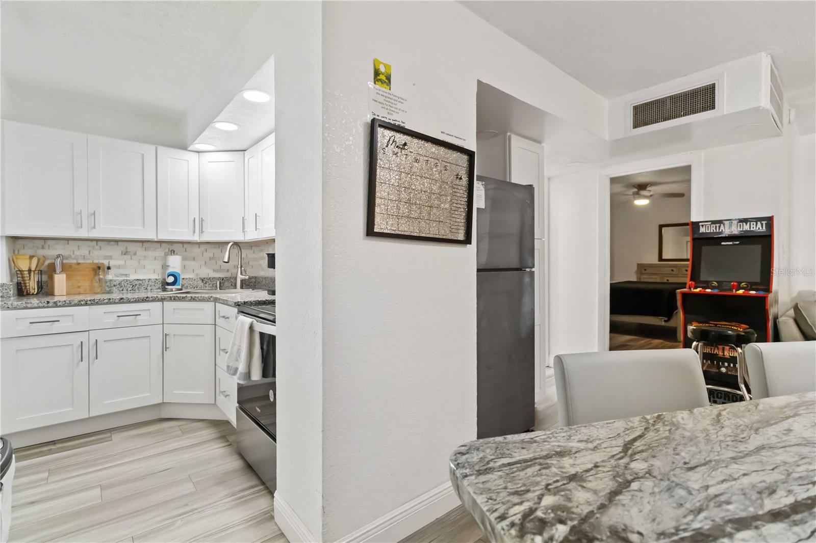 O6343907 Property Photo