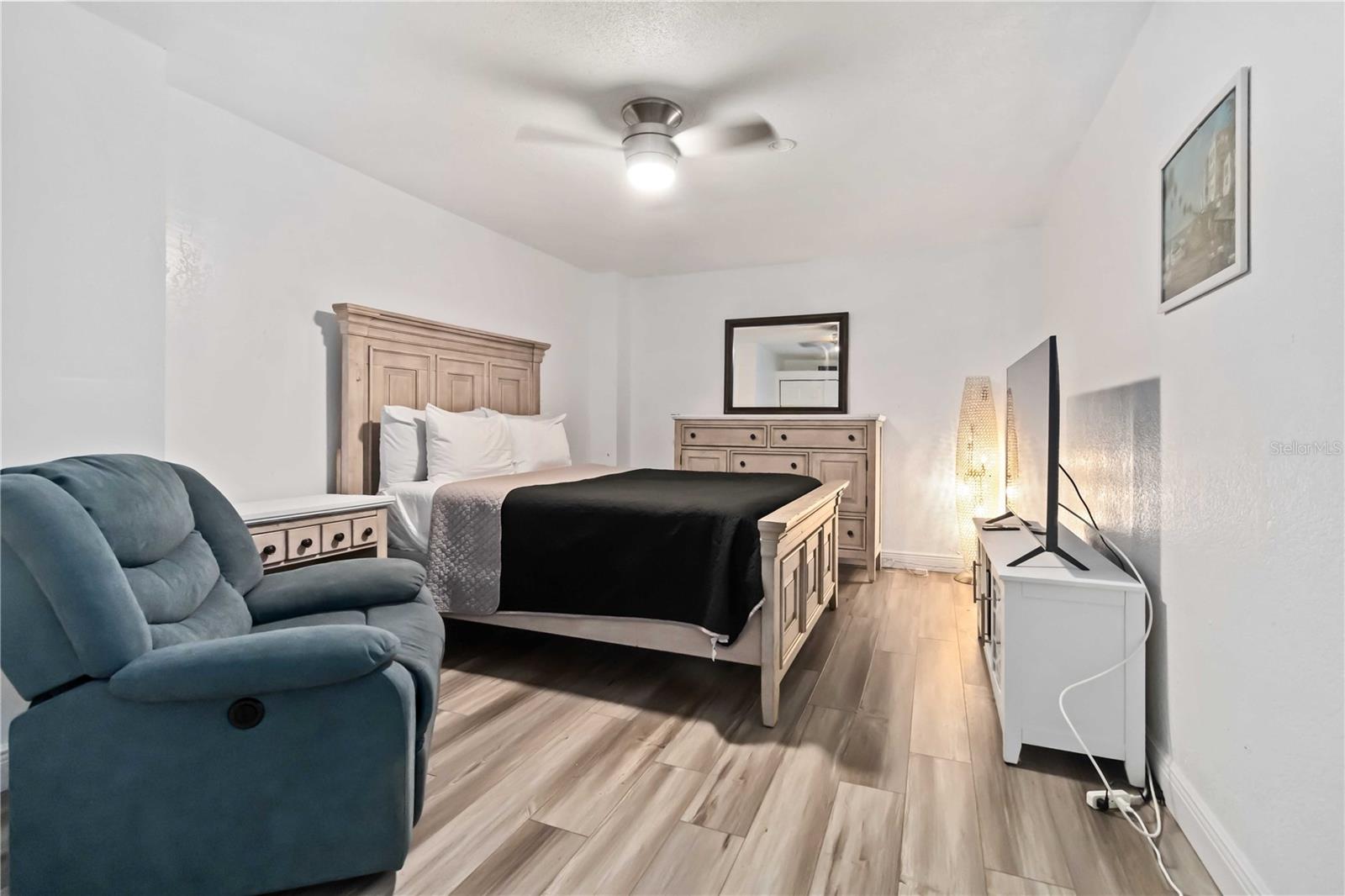 O6343907 Property Photo