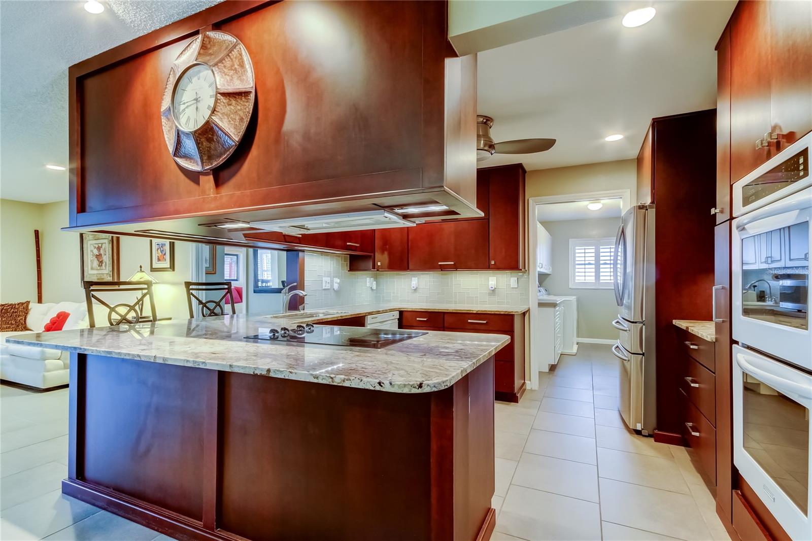 Kitchen Breakfast Bar