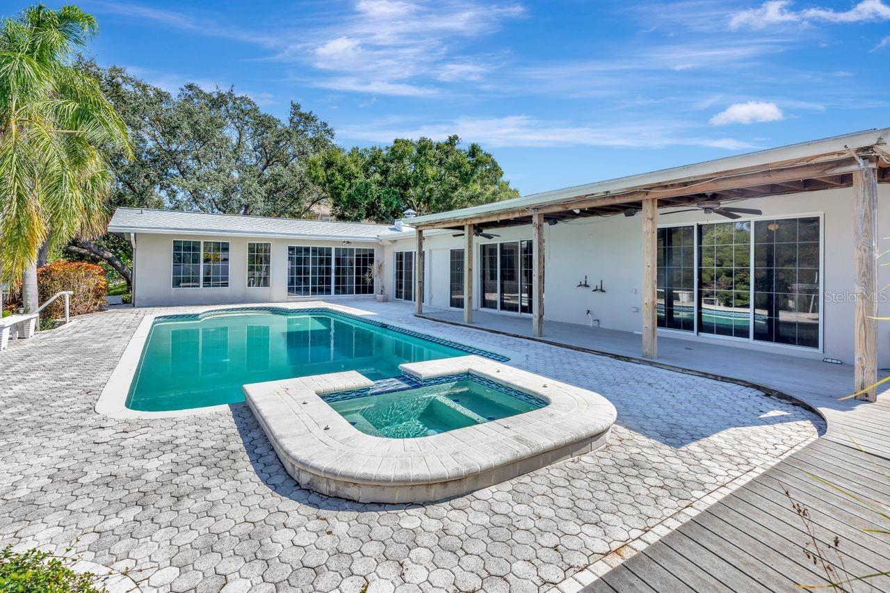 1113 45TH AVE NE, ST PETERSBURG, FL, 33703