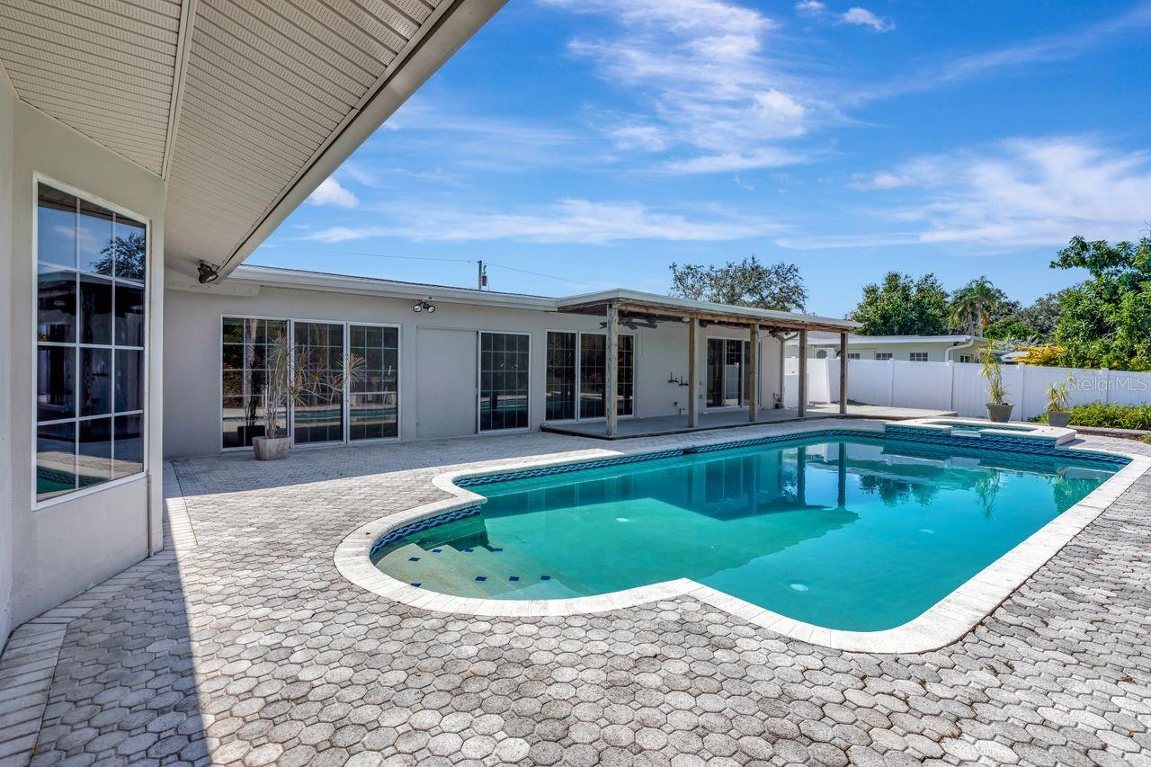 1113 45TH AVE NE, ST PETERSBURG, FL, 33703