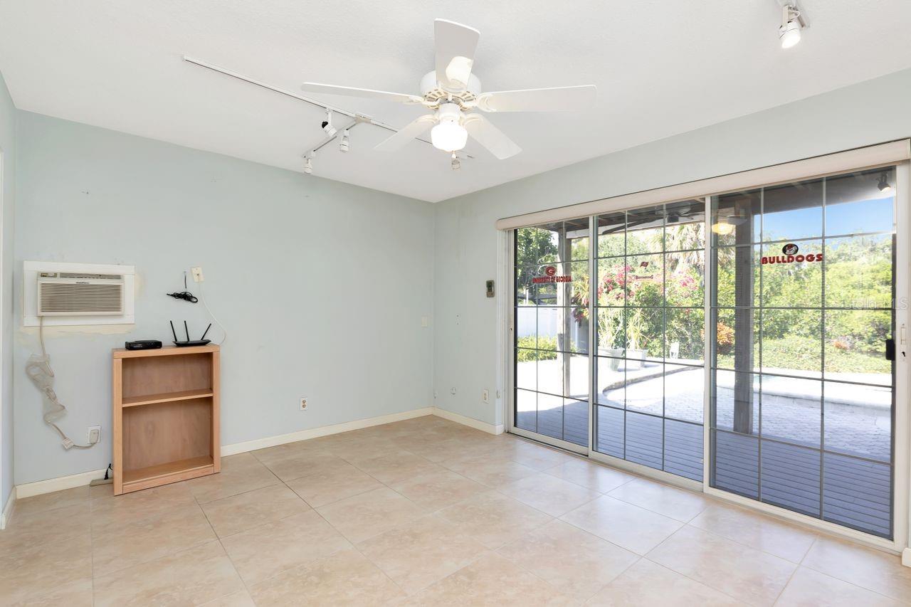 1113 45TH AVE NE, ST PETERSBURG, FL, 33703