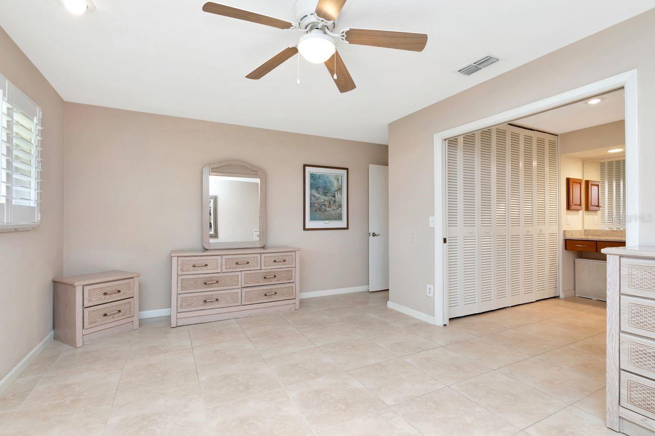 1113 45TH AVE NE, ST PETERSBURG, FL, 33703