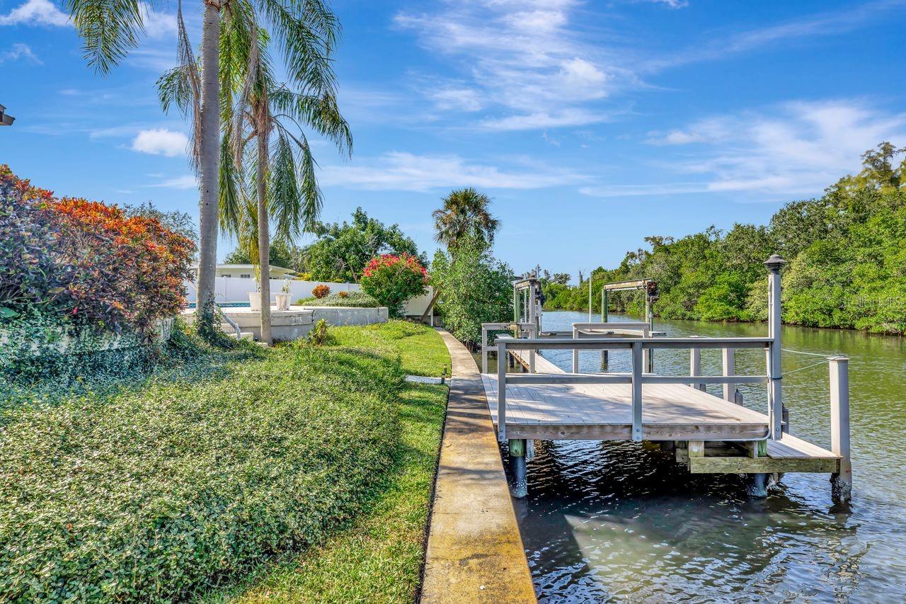 1113 45TH AVE NE, ST PETERSBURG, FL, 33703