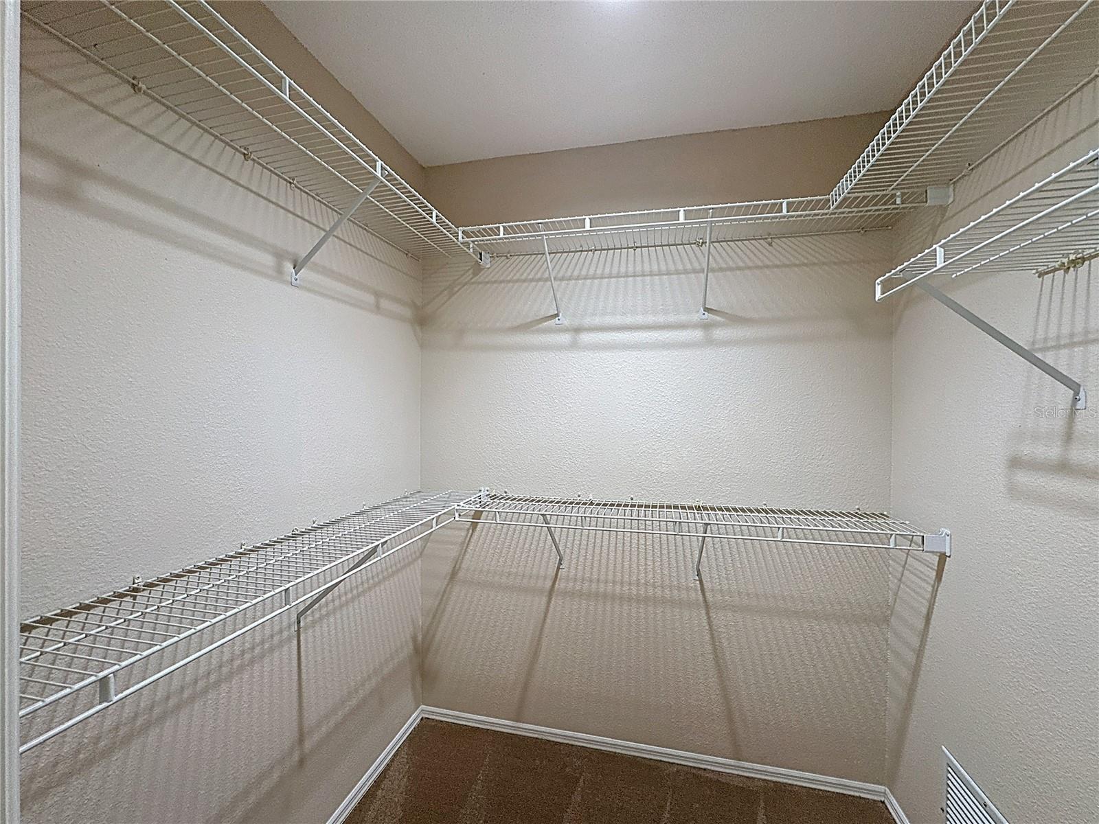 677 IRONWOOD CIR #104, VENICE, FL, 34292