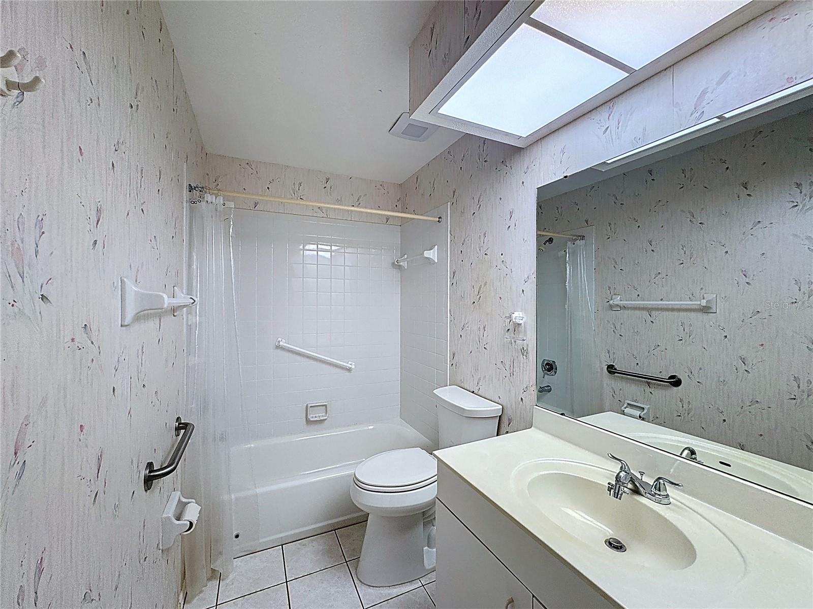 677 IRONWOOD CIR #104, VENICE, FL, 34292