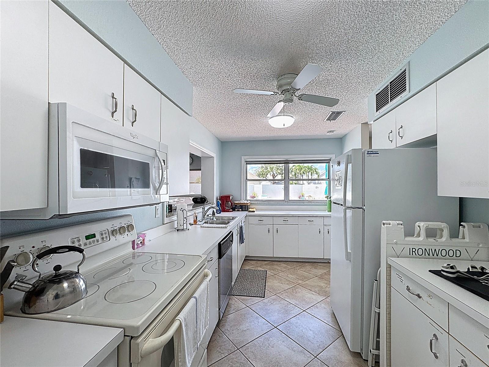 677 IRONWOOD CIR #104, VENICE, FL, 34292