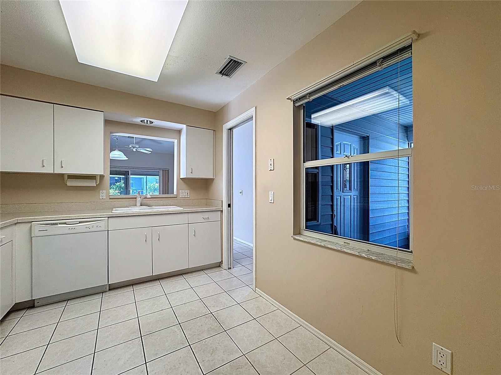 677 IRONWOOD CIR #104, VENICE, FL, 34292