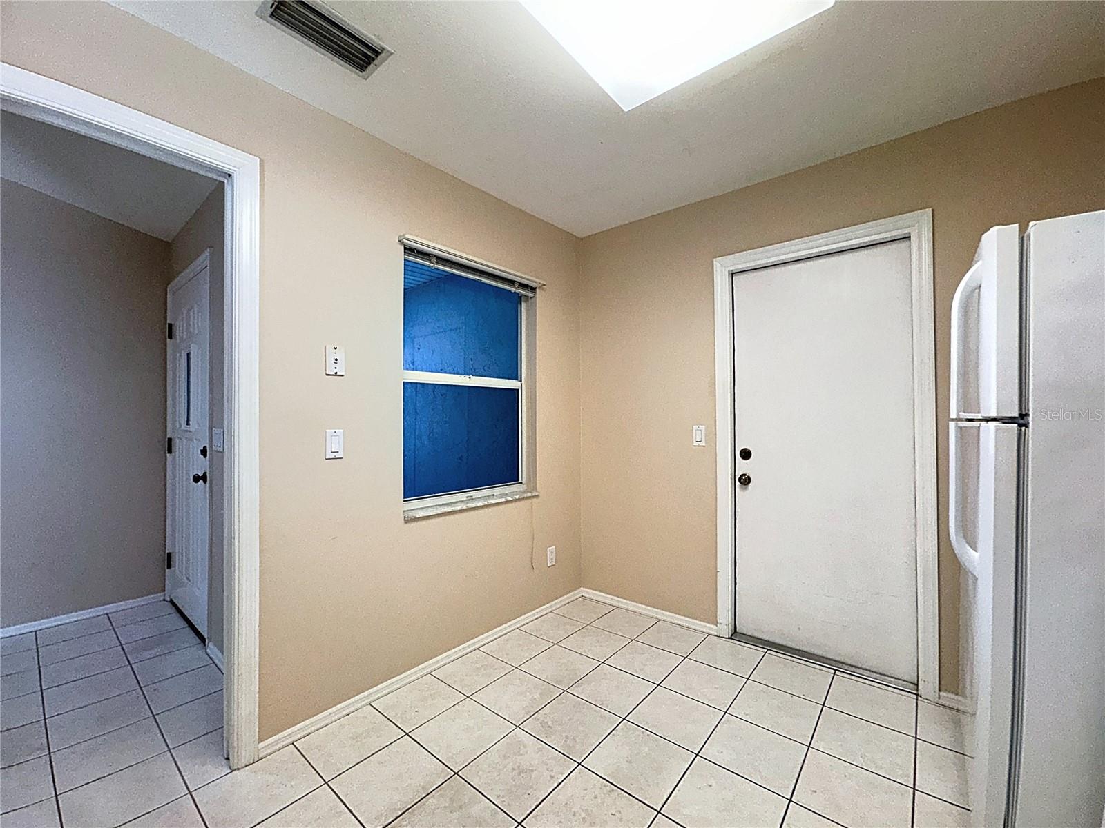 677 IRONWOOD CIR #104, VENICE, FL, 34292