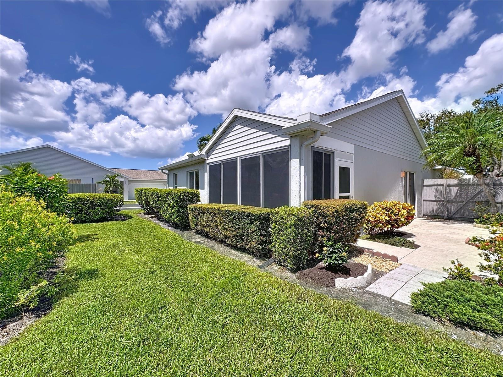 677 IRONWOOD CIR #104, VENICE, FL, 34292