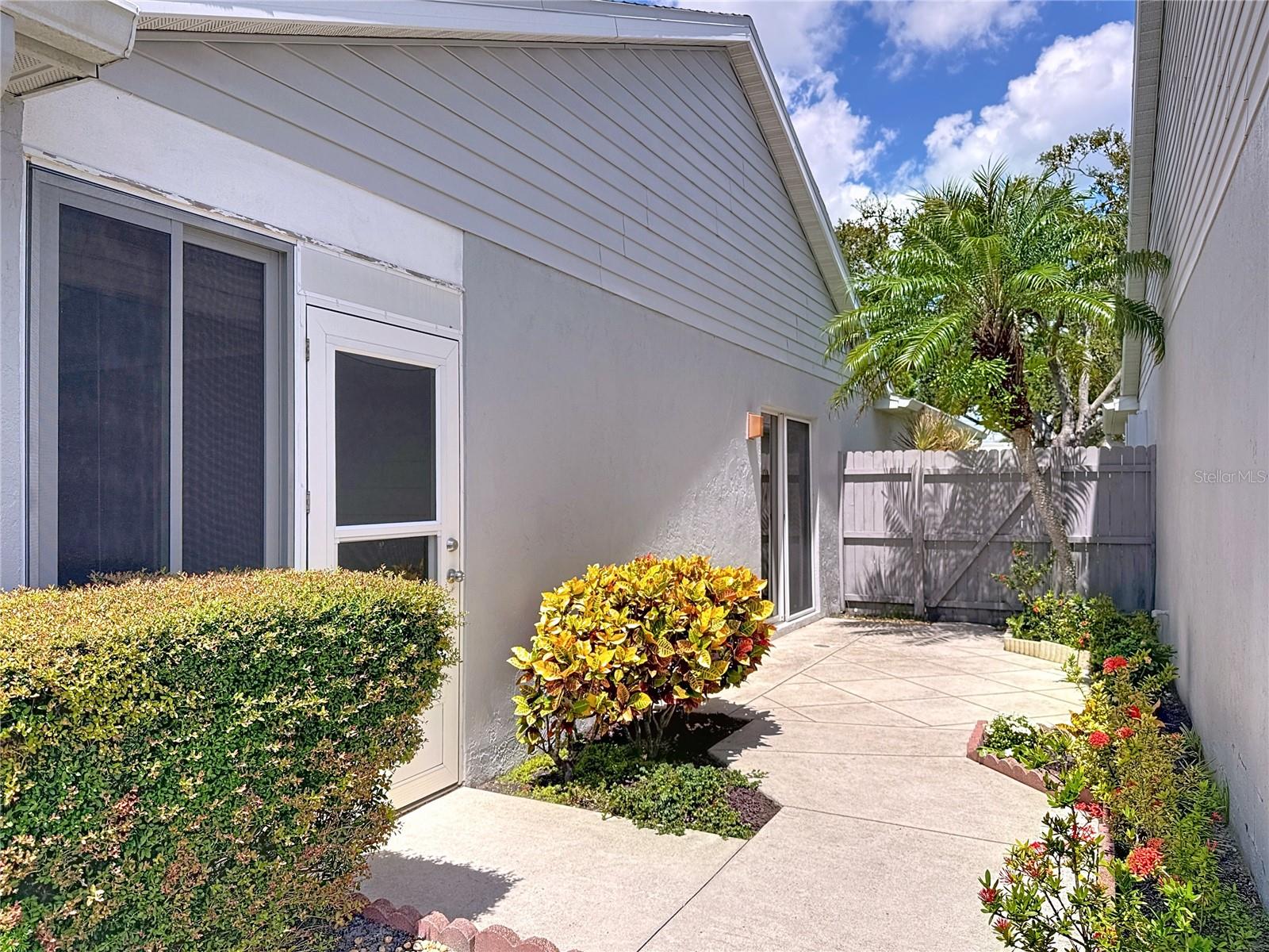 677 IRONWOOD CIR #104, VENICE, FL, 34292