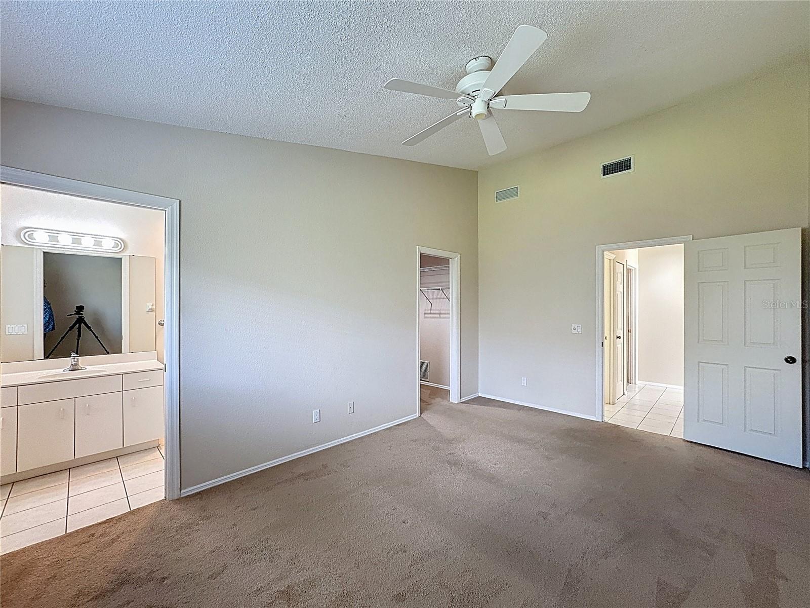 677 IRONWOOD CIR #104, VENICE, FL, 34292