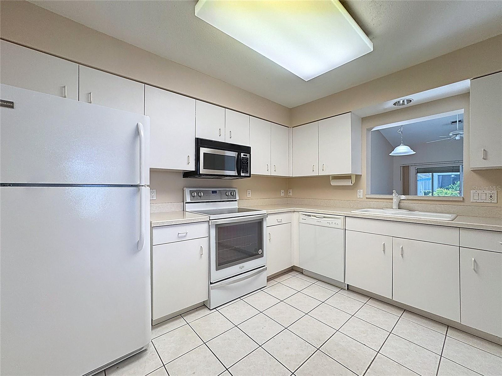 677 IRONWOOD CIR #104, VENICE, FL, 34292