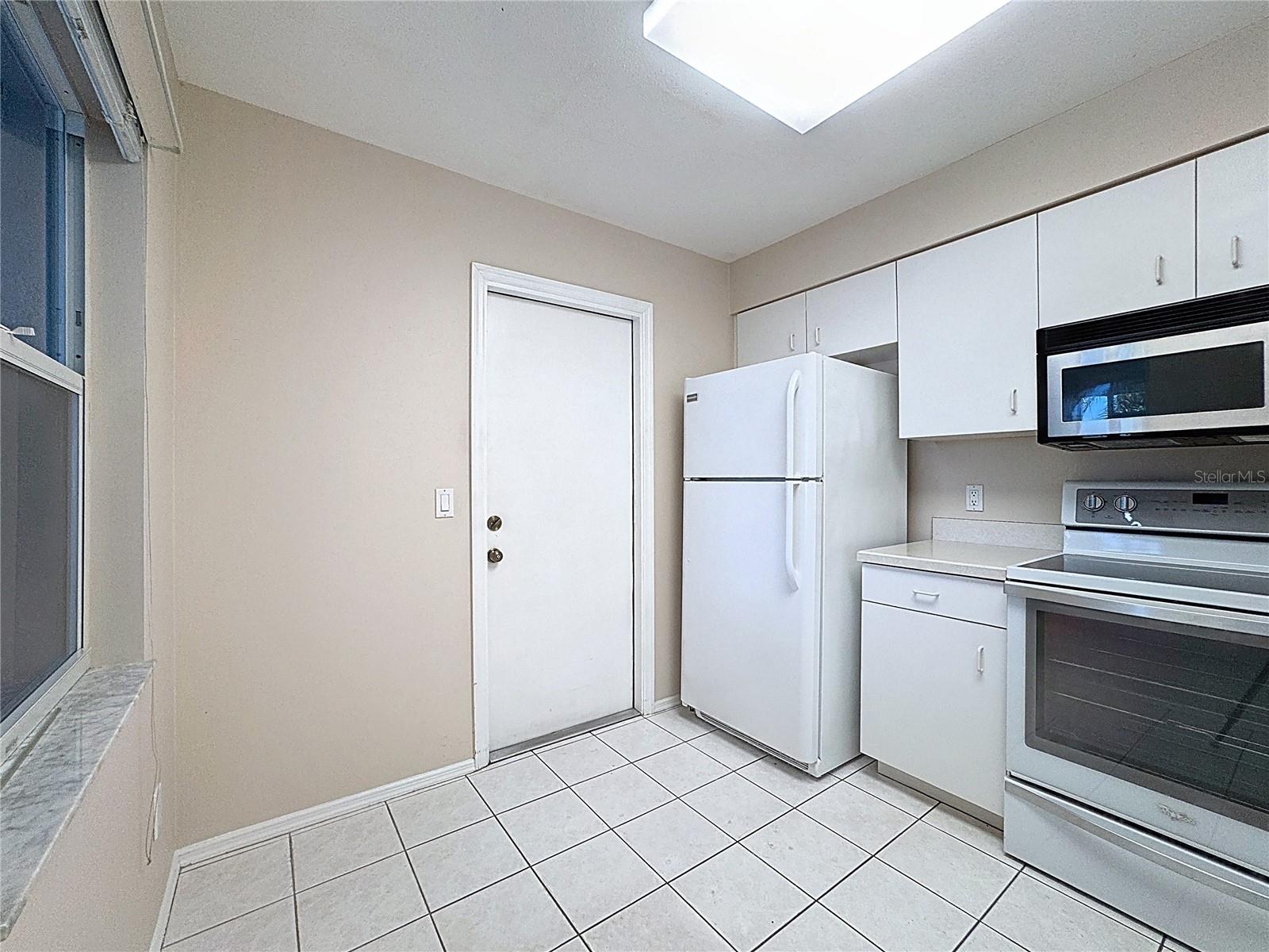 677 IRONWOOD CIR #104, VENICE, FL, 34292