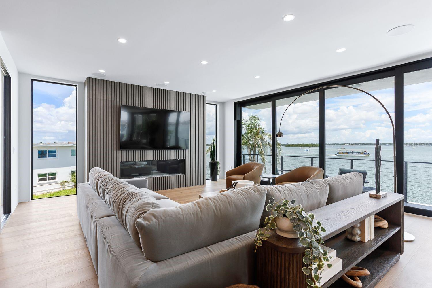 TB8427384 Property Photo