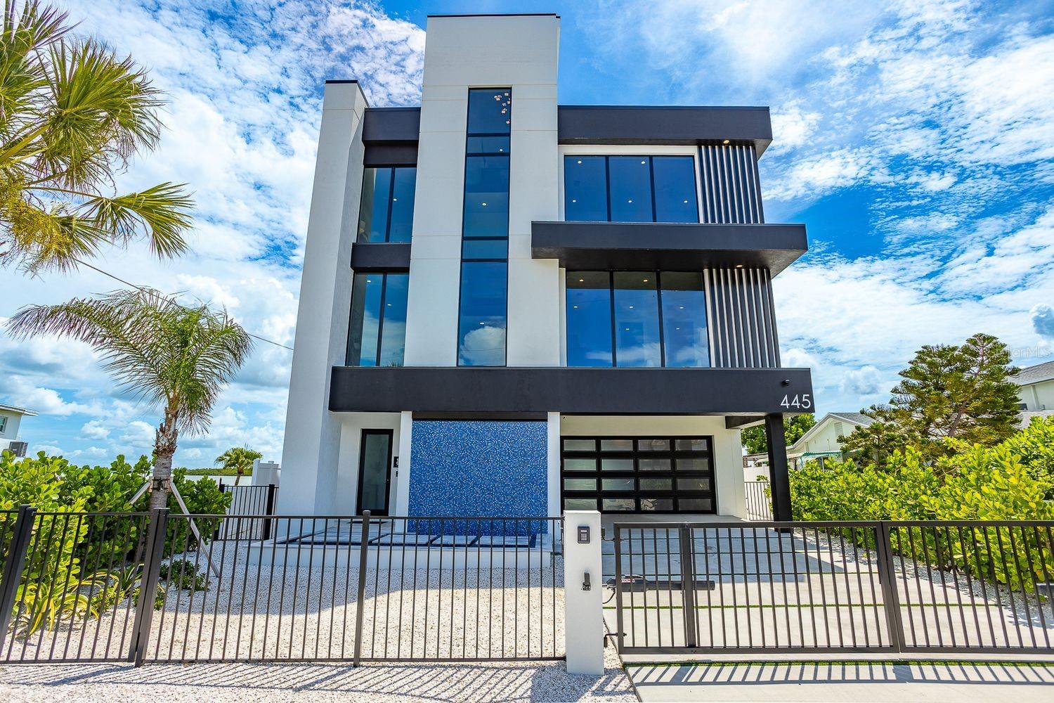 TB8427384 Property Photo