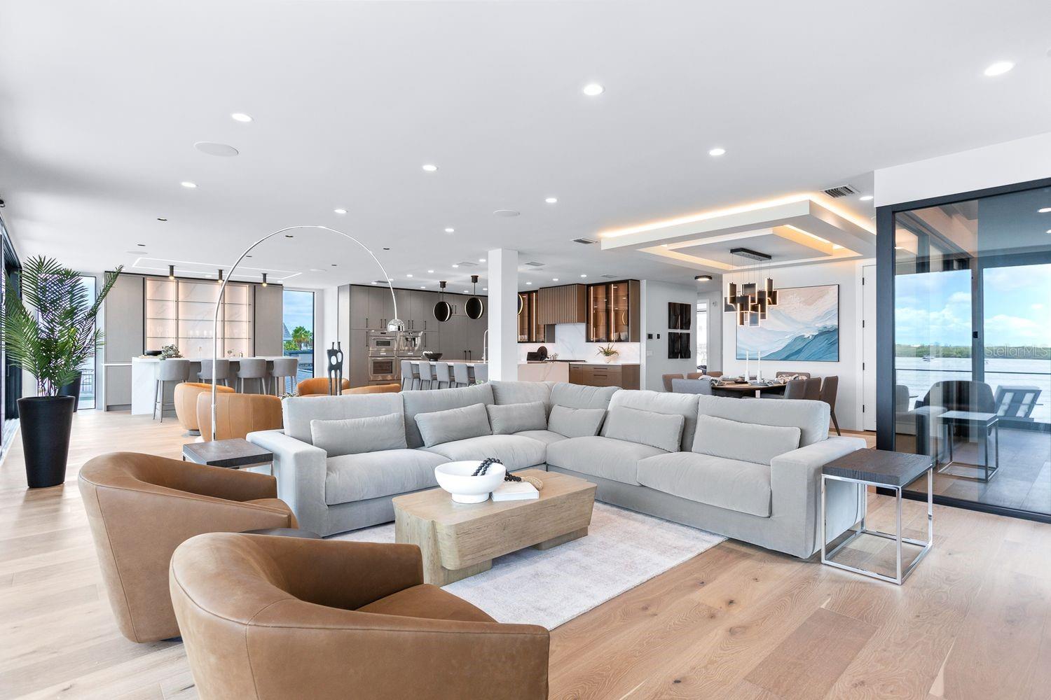 TB8427384 Property Photo