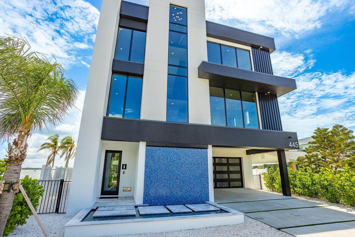 TB8427384 Property Photo