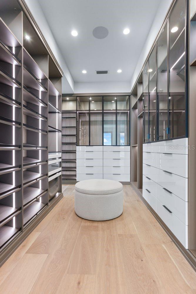 TB8427384 Property Photo