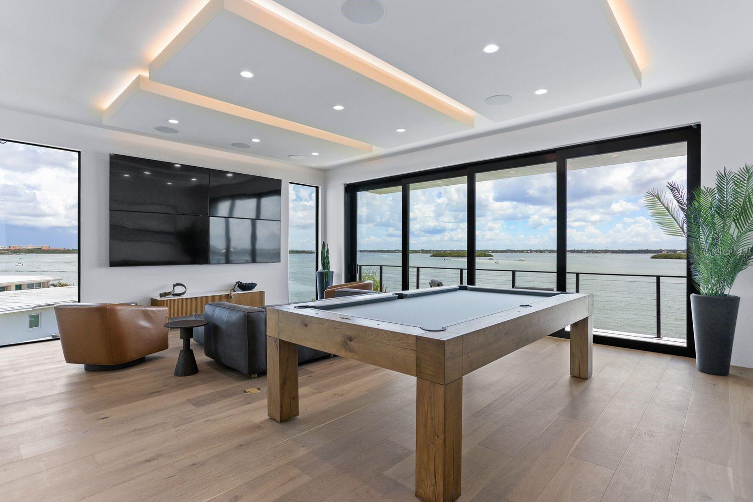 TB8427384 Property Photo