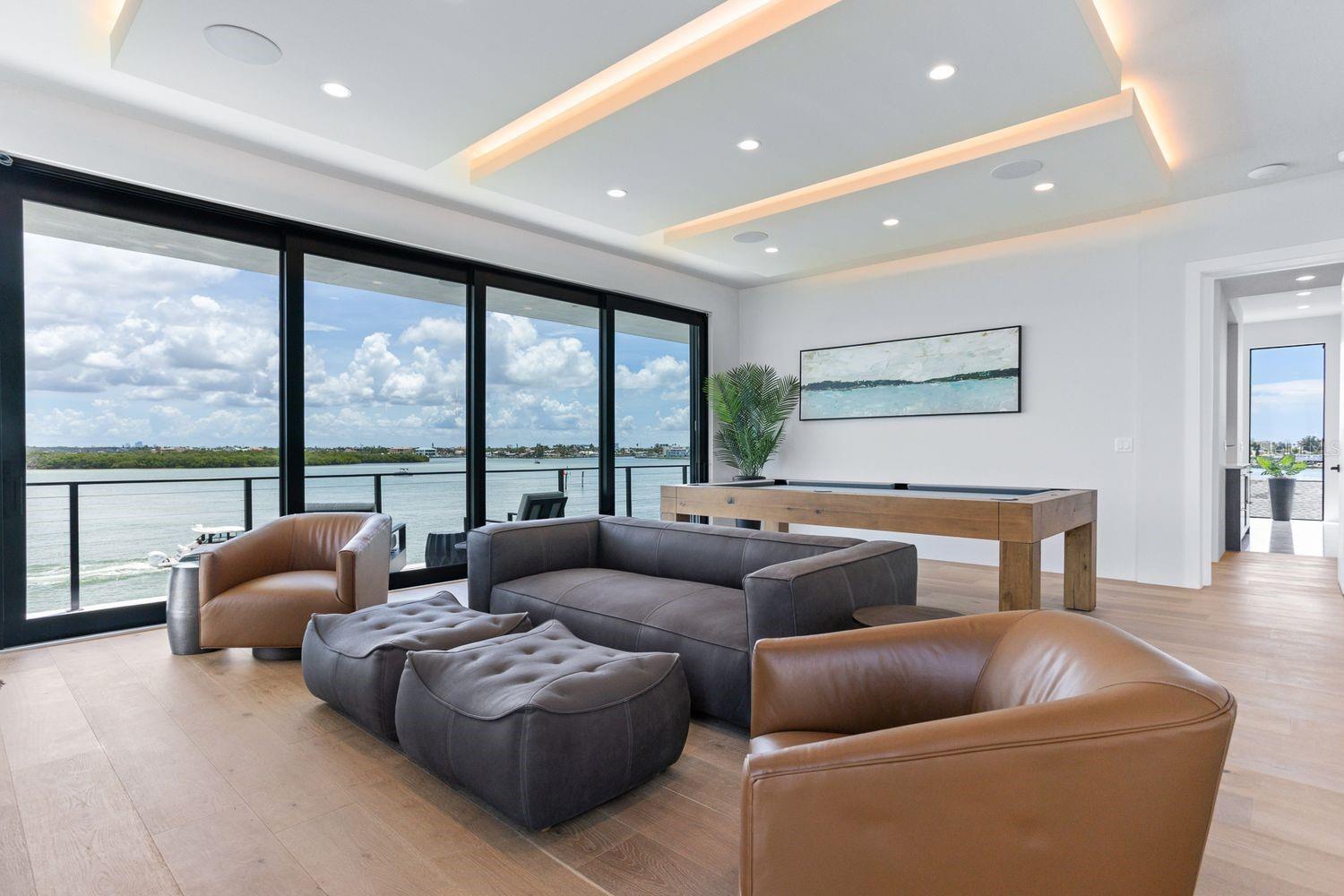 TB8427384 Property Photo