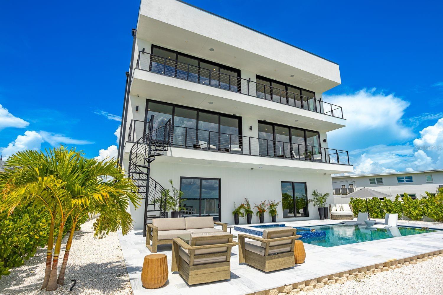 TB8427384 Property Photo