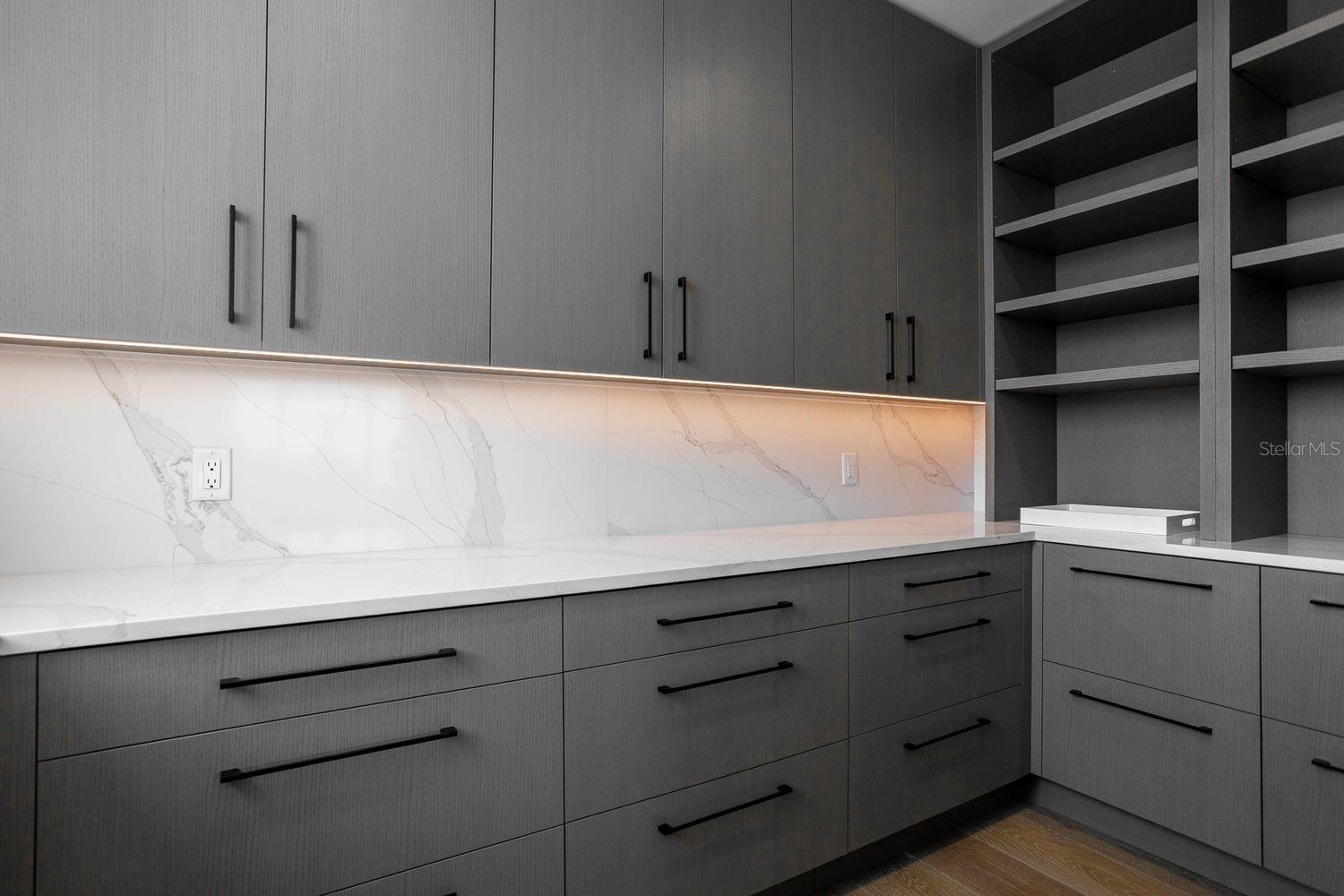 TB8427384 Property Photo