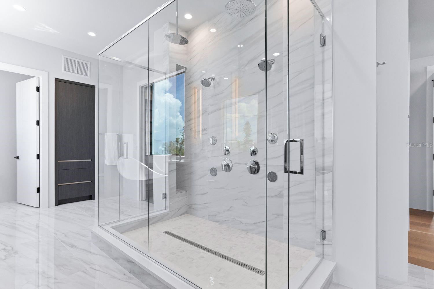 TB8427384 Property Photo