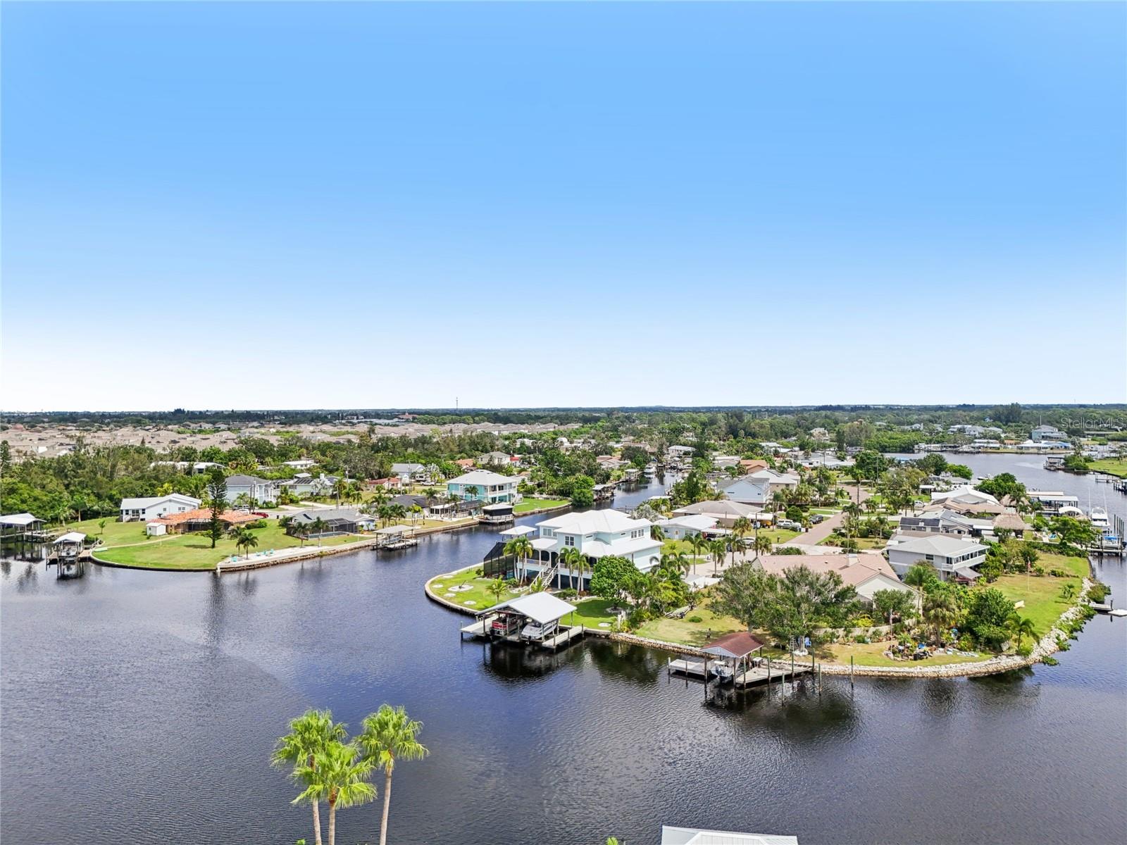 829 BLUE HERON BLVD, RUSKIN, FL, 33570