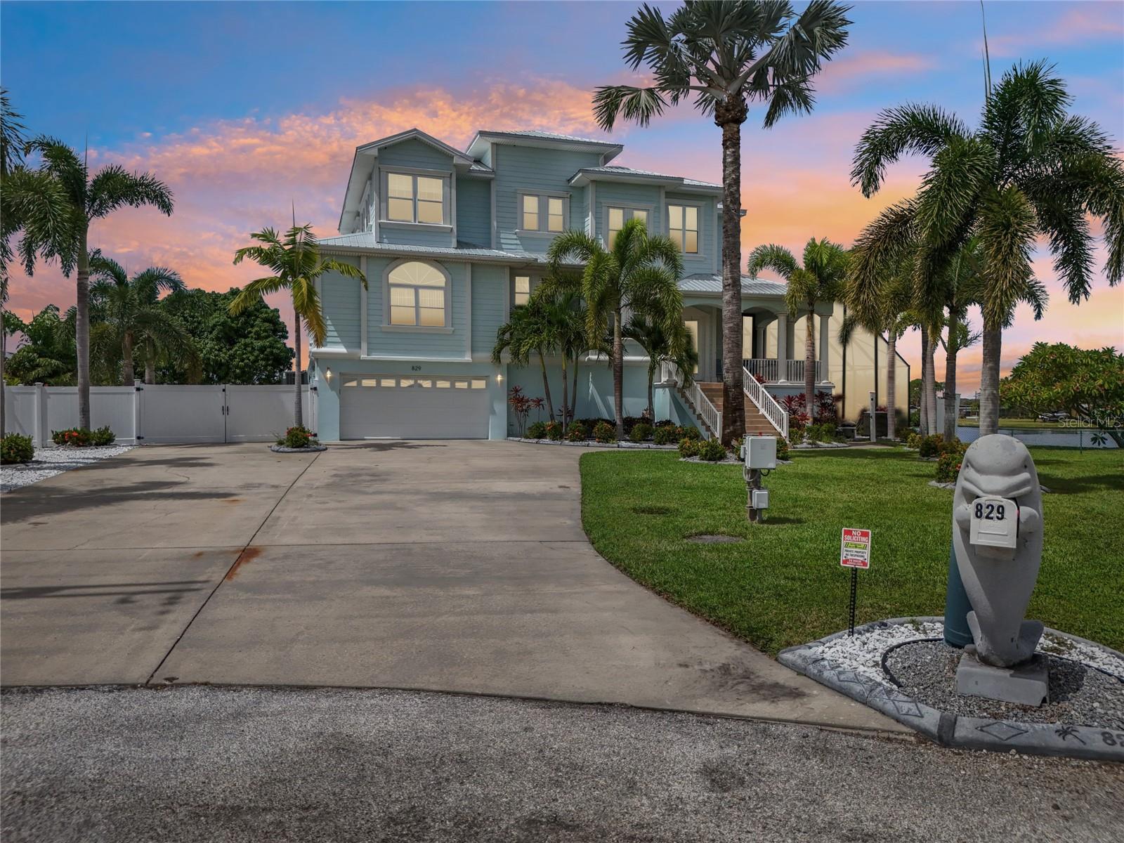 829 BLUE HERON BLVD, RUSKIN, FL, 33570
