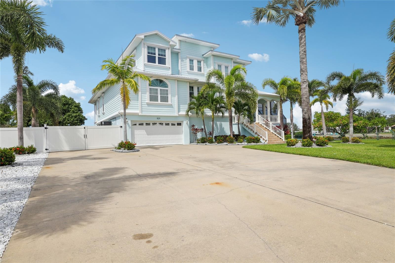 829 BLUE HERON BLVD, RUSKIN, FL, 33570