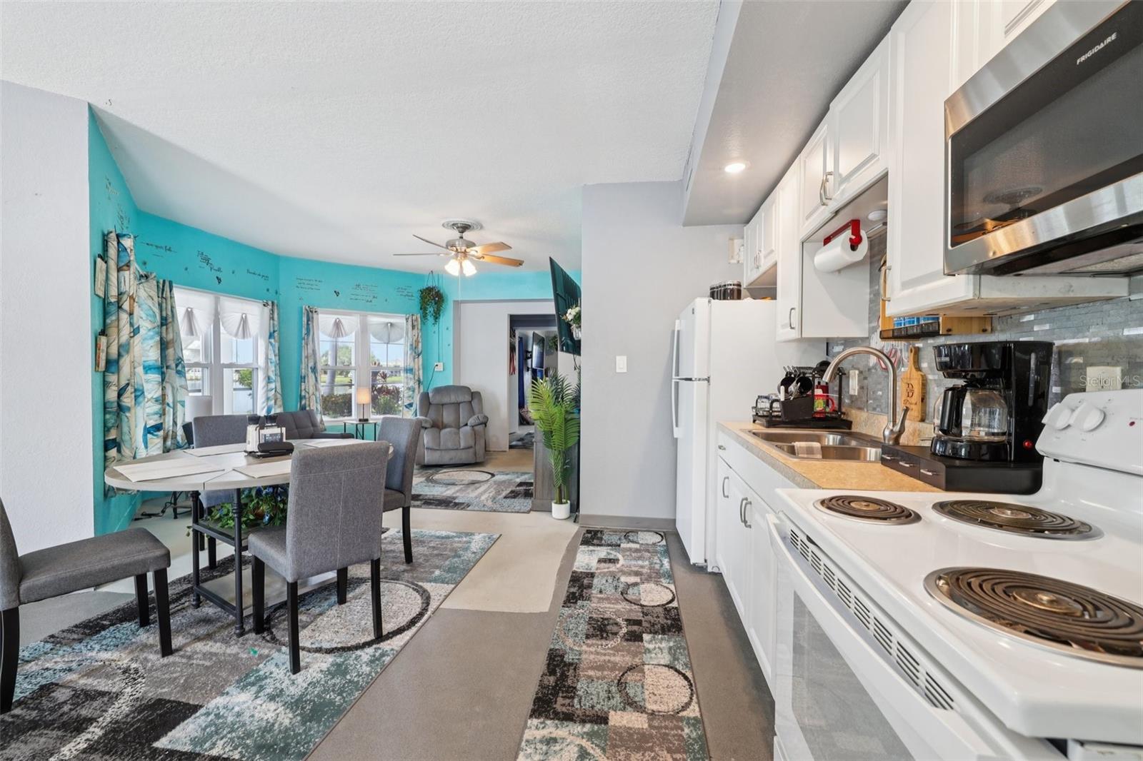 829 BLUE HERON BLVD, RUSKIN, FL, 33570