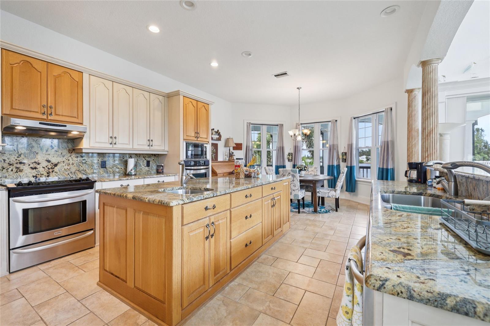 829 BLUE HERON BLVD, RUSKIN, FL, 33570