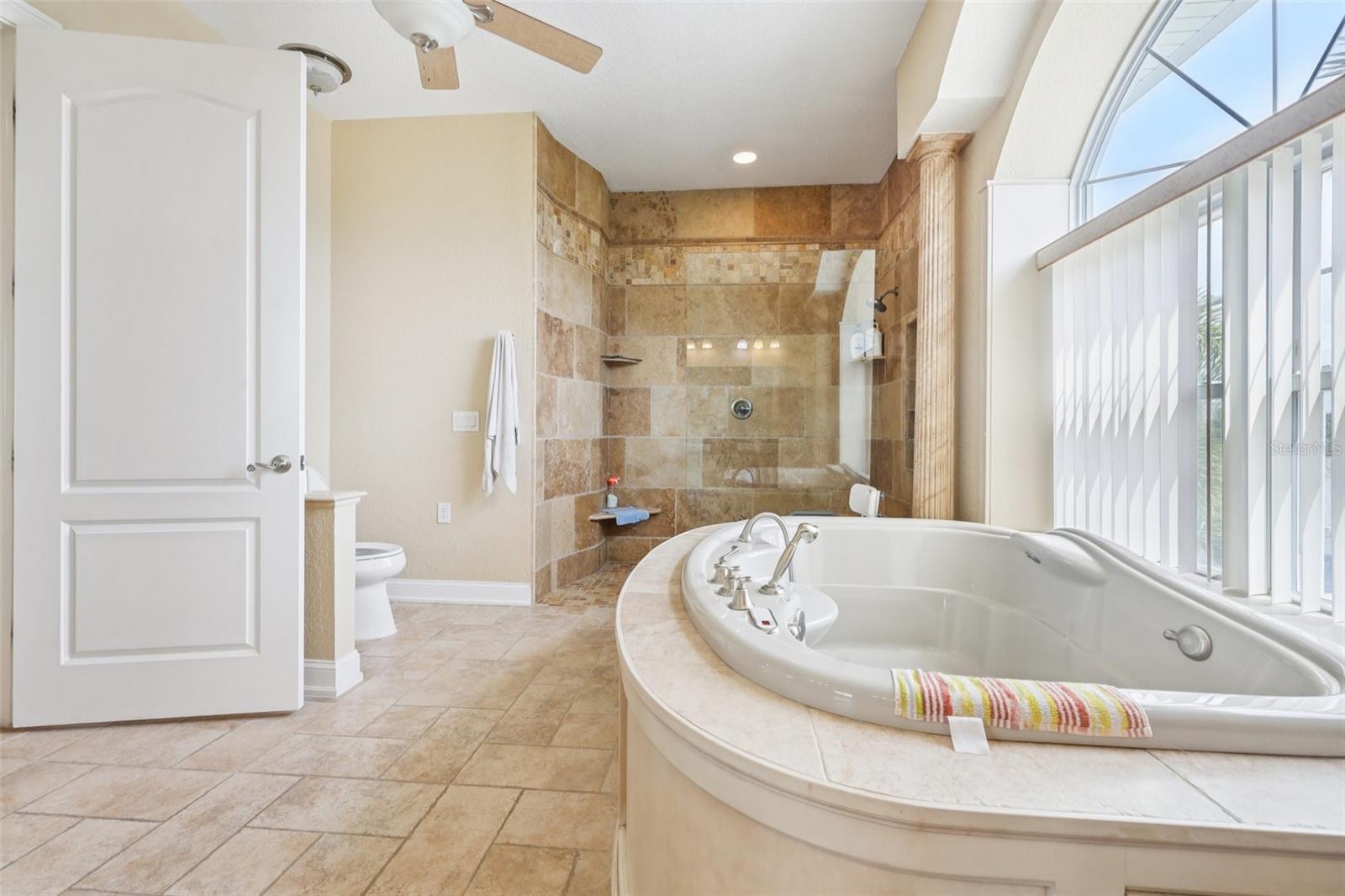 829 BLUE HERON BLVD, RUSKIN, FL, 33570