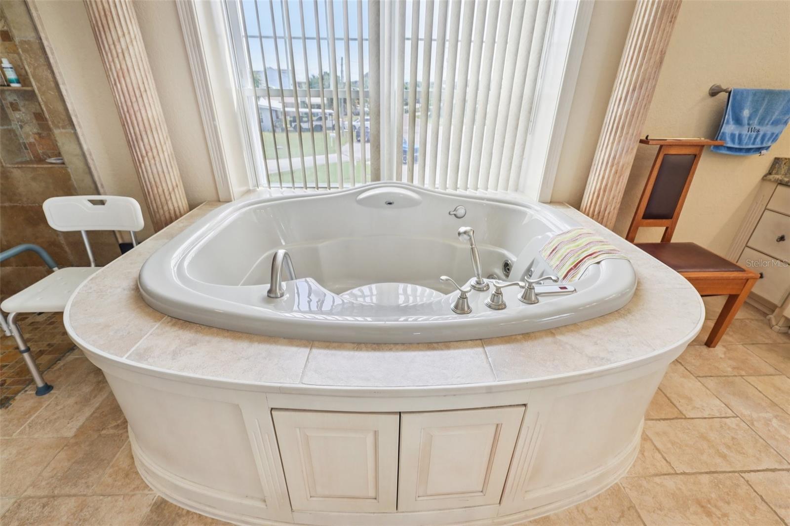 829 BLUE HERON BLVD, RUSKIN, FL, 33570