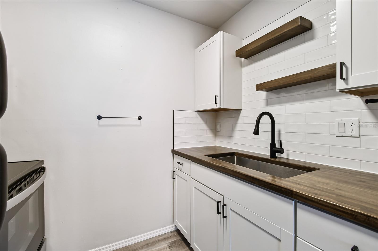 2480 ENTERPRISE RD #6, CLEARWATER, FL, 33763