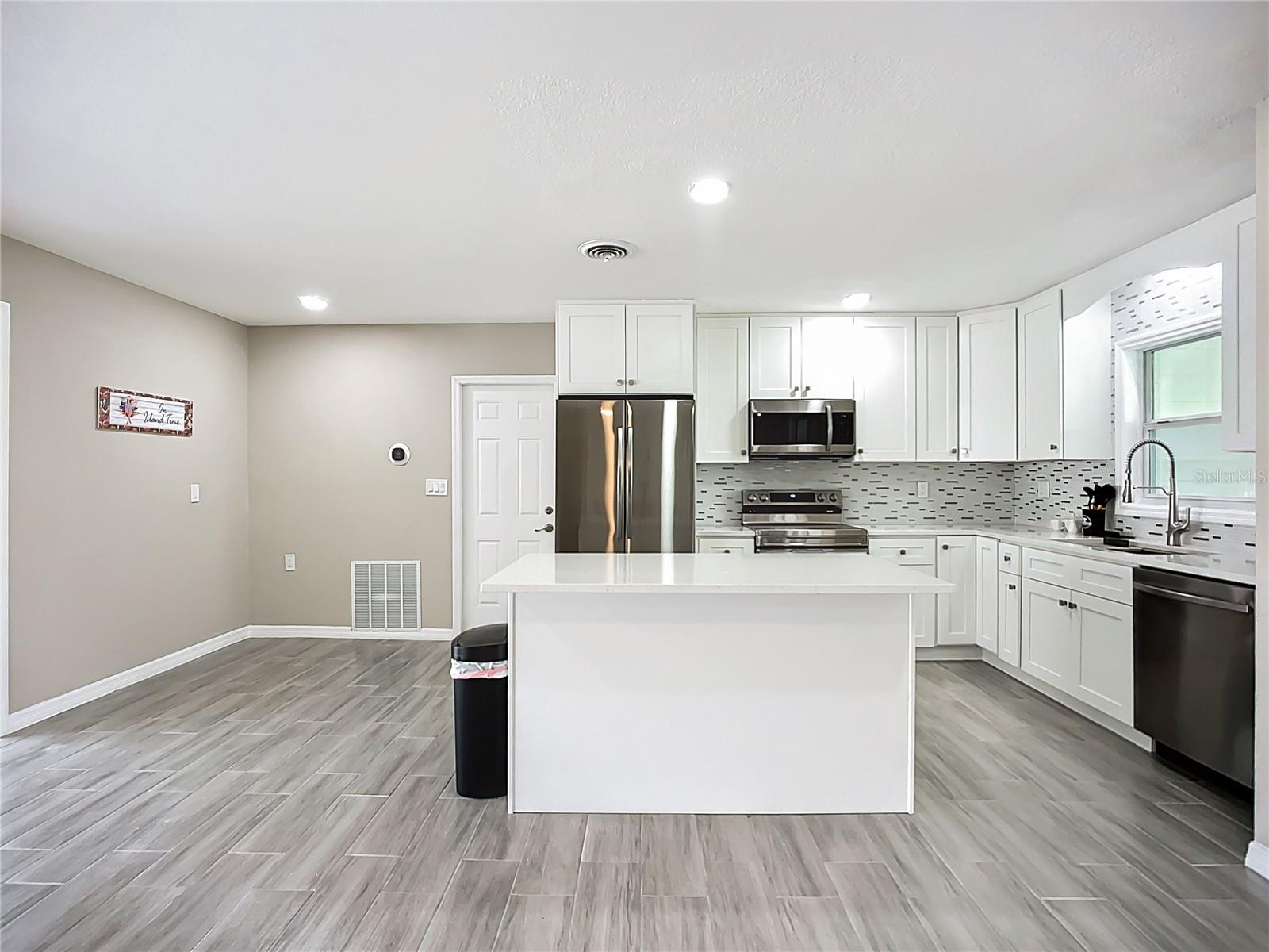 1160 LINDEN RD, VENICE, FL, 34293