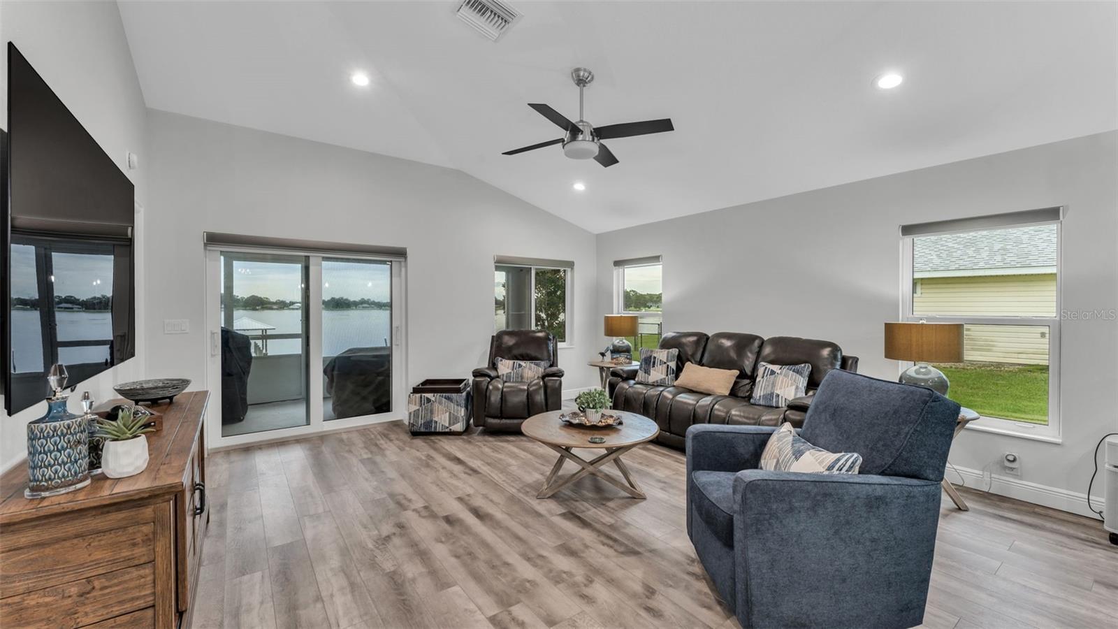 671 LAKE AUGUST DR, LAKE PLACID, FL, 33852