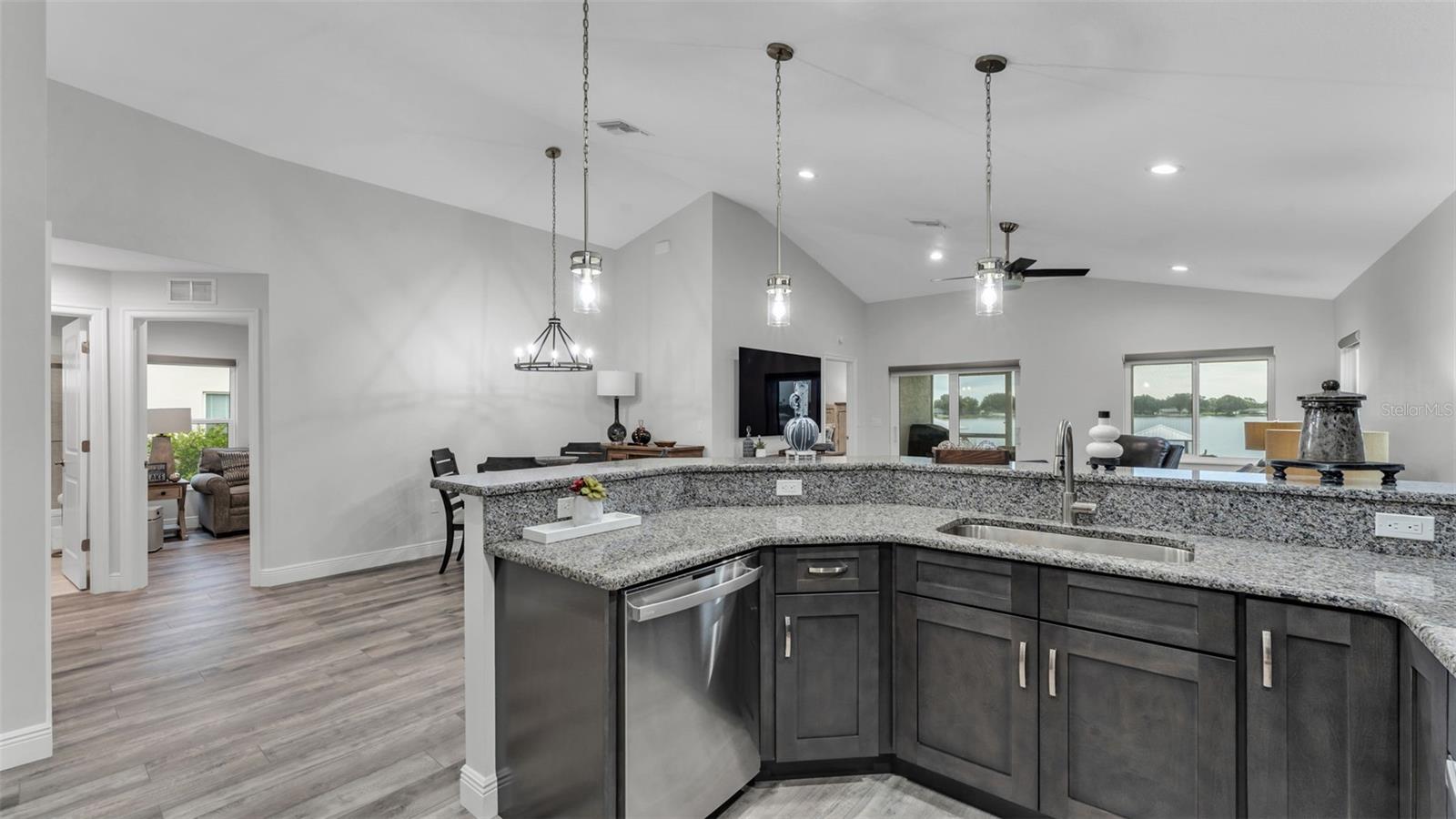 671 LAKE AUGUST DR, LAKE PLACID, FL, 33852