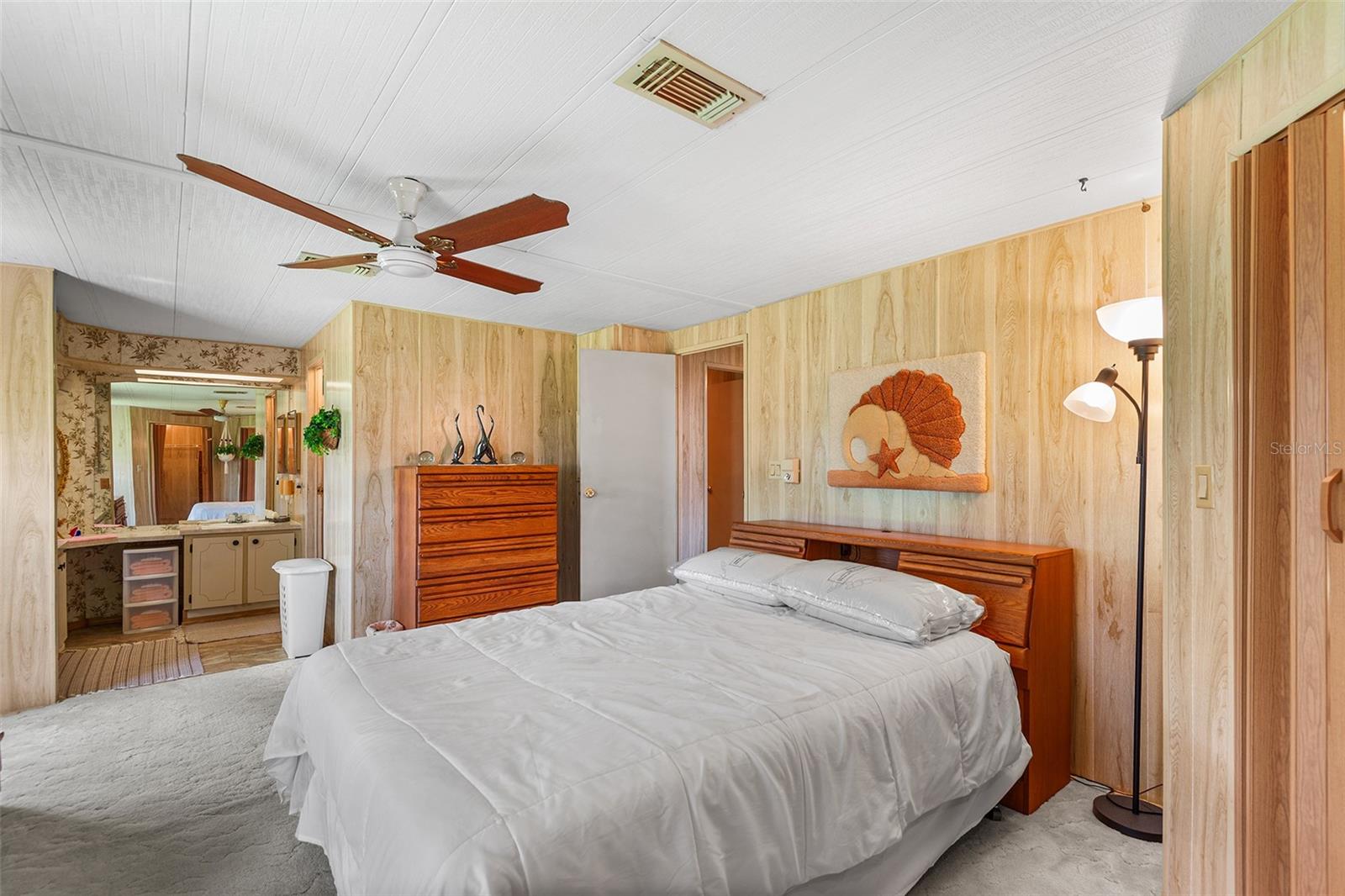 P4936301 Property Photo