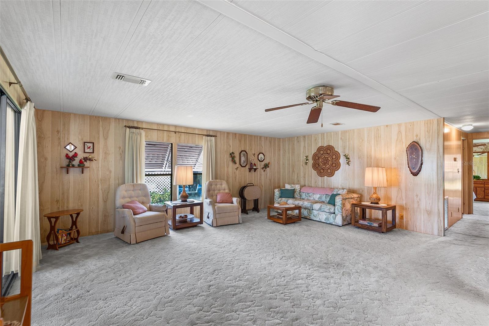 P4936301 Property Photo