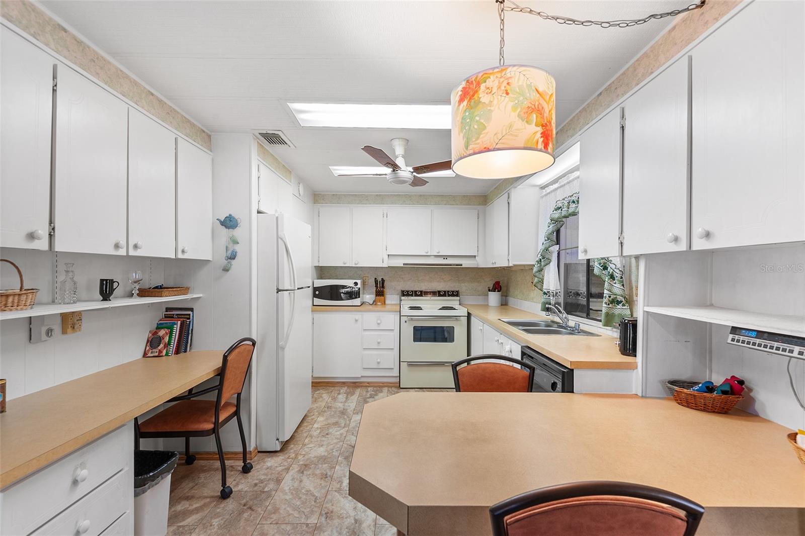 P4936301 Property Photo