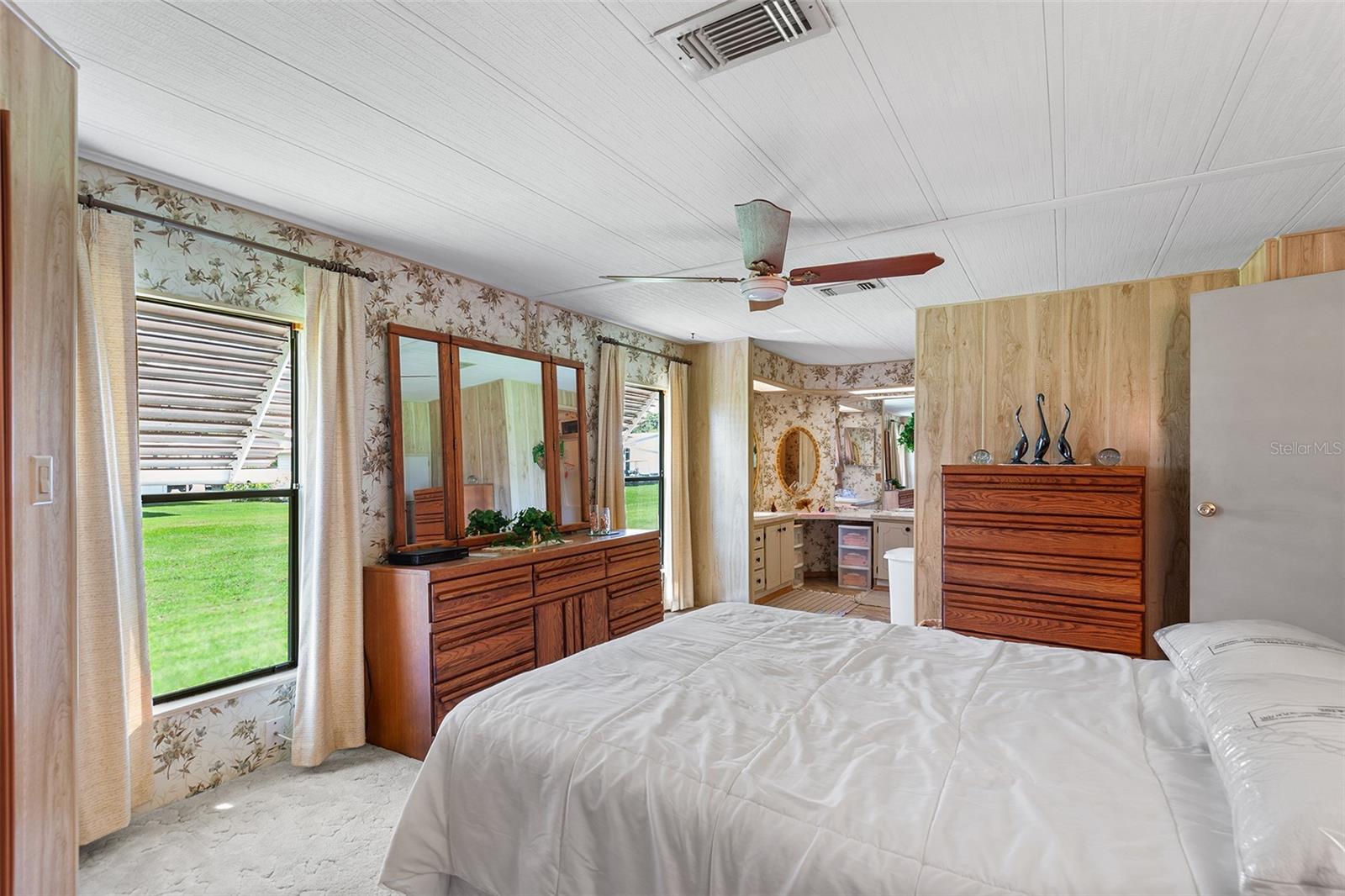 P4936301 Property Photo