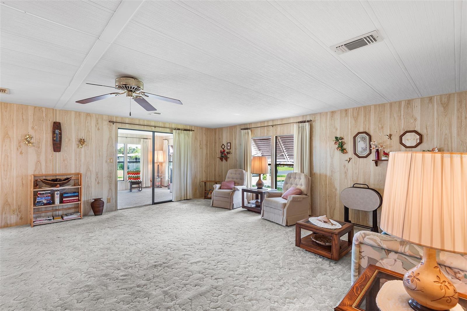 P4936301 Property Photo