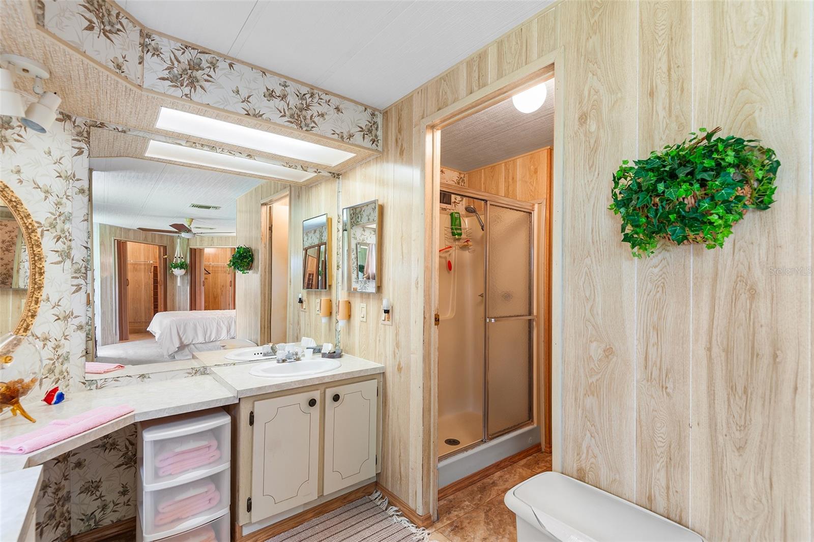 P4936301 Property Photo