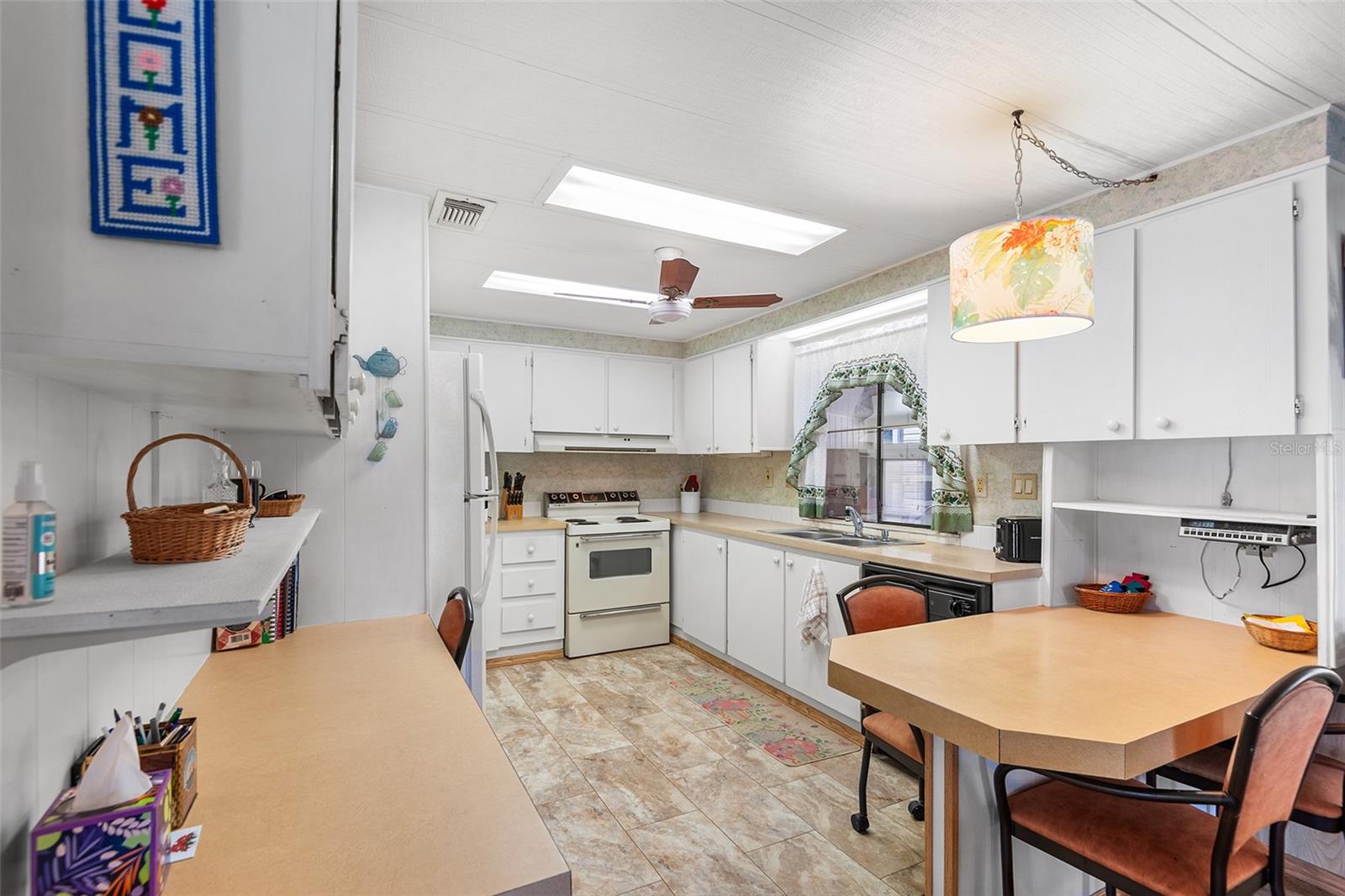 P4936301 Property Photo