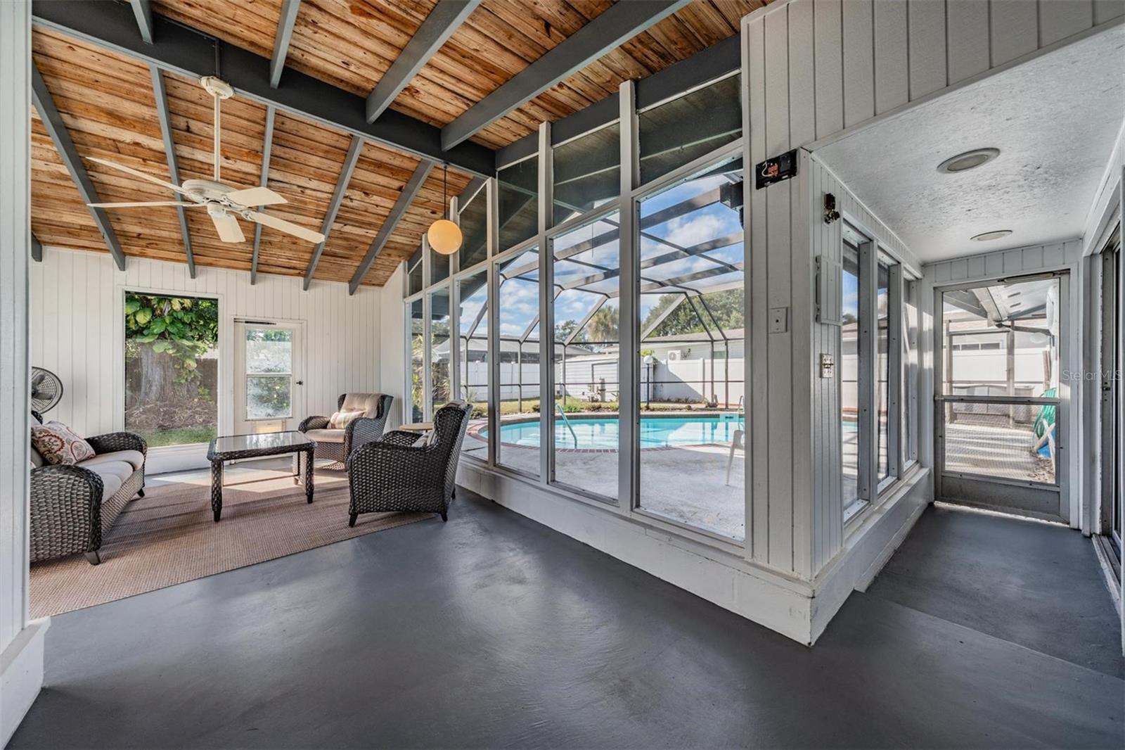 6816 DOVER CT, TAMPA, FL, 33634