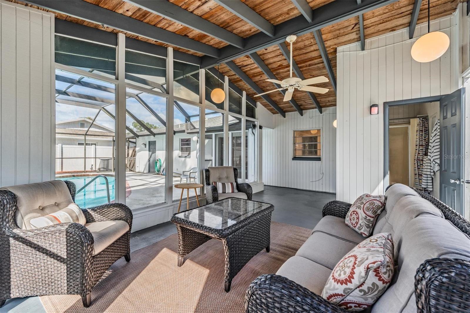 6816 DOVER CT, TAMPA, FL, 33634